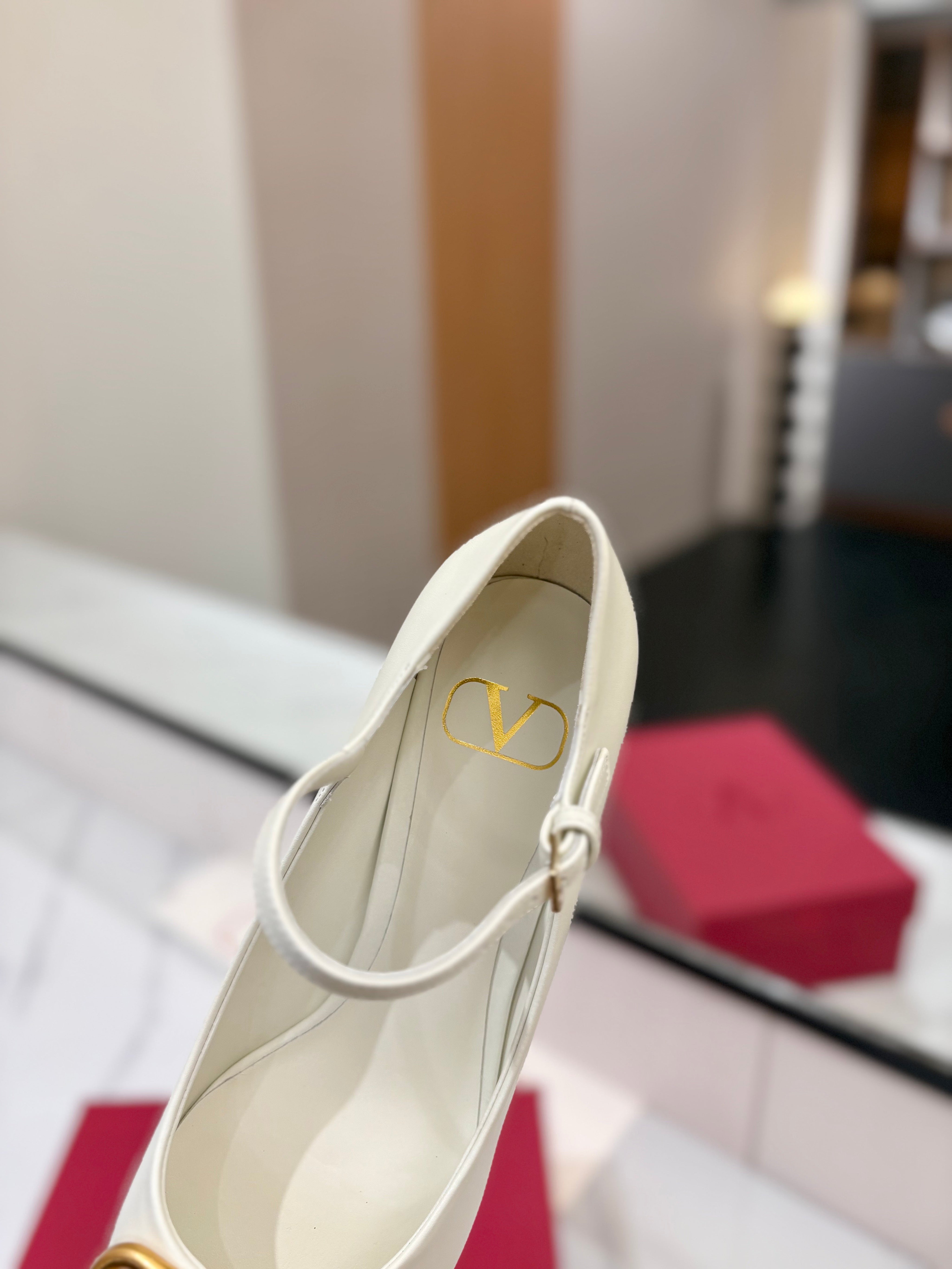 VALENTINO 26S MARY JANE HEELS 60 MM IN WHITE SMOOTH CALFSKIN WITH GOLD HARDWARE