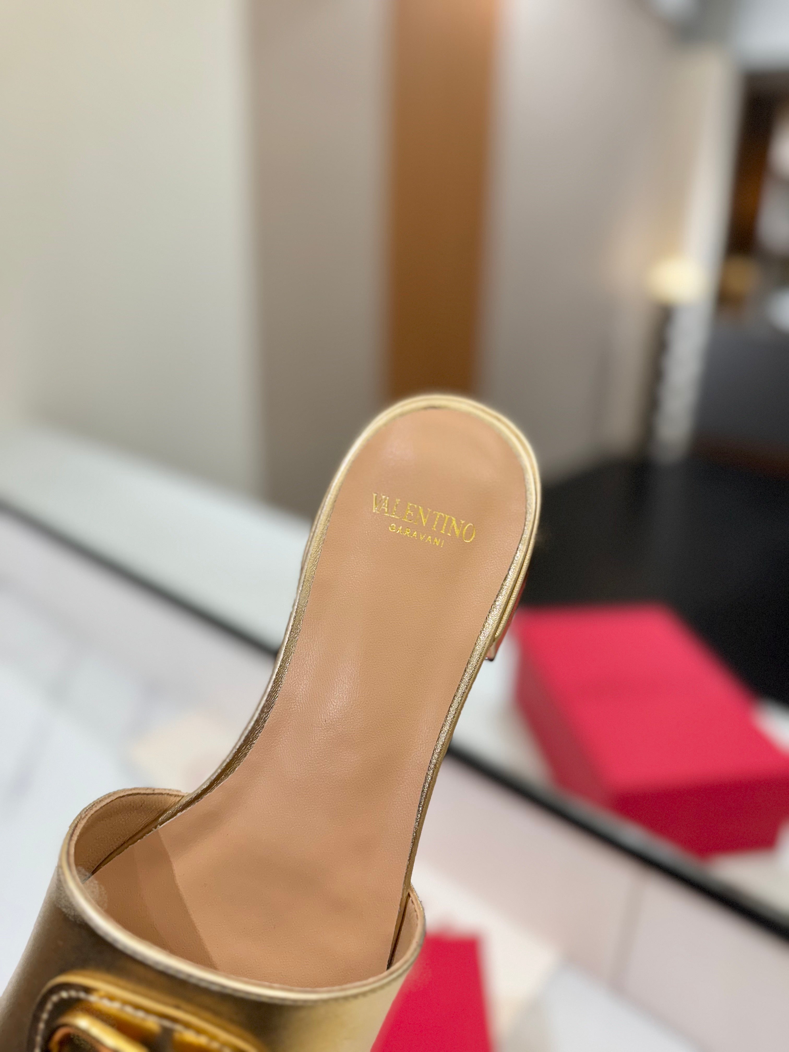 VALENTINO 26S SANDALS IN GOLD SMOOTH CALFSKIN WITH GOLD HARDWARE