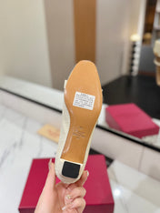 VLTN VLOGO SIGNATURE ROUND-TOE HEELS 25S IN CREAM WHITE LAMBSKIN SNAKE-EMBOSSED