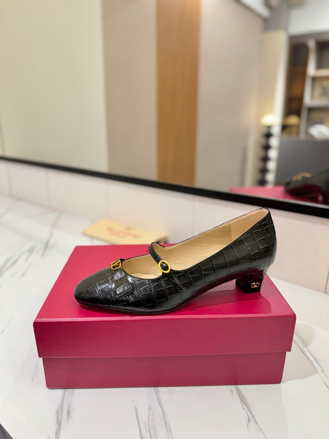 VLTN VLOGO SIGNATURE ROUND-TOE HEELS 25S IN BLACK LAMBSKIN SNAKE-EMBOSSED