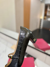 VLTN VLOGO SIGNATURE ROUND-TOE HEELS 25S IN BLACK LAMBSKIN SNAKE-EMBOSSED