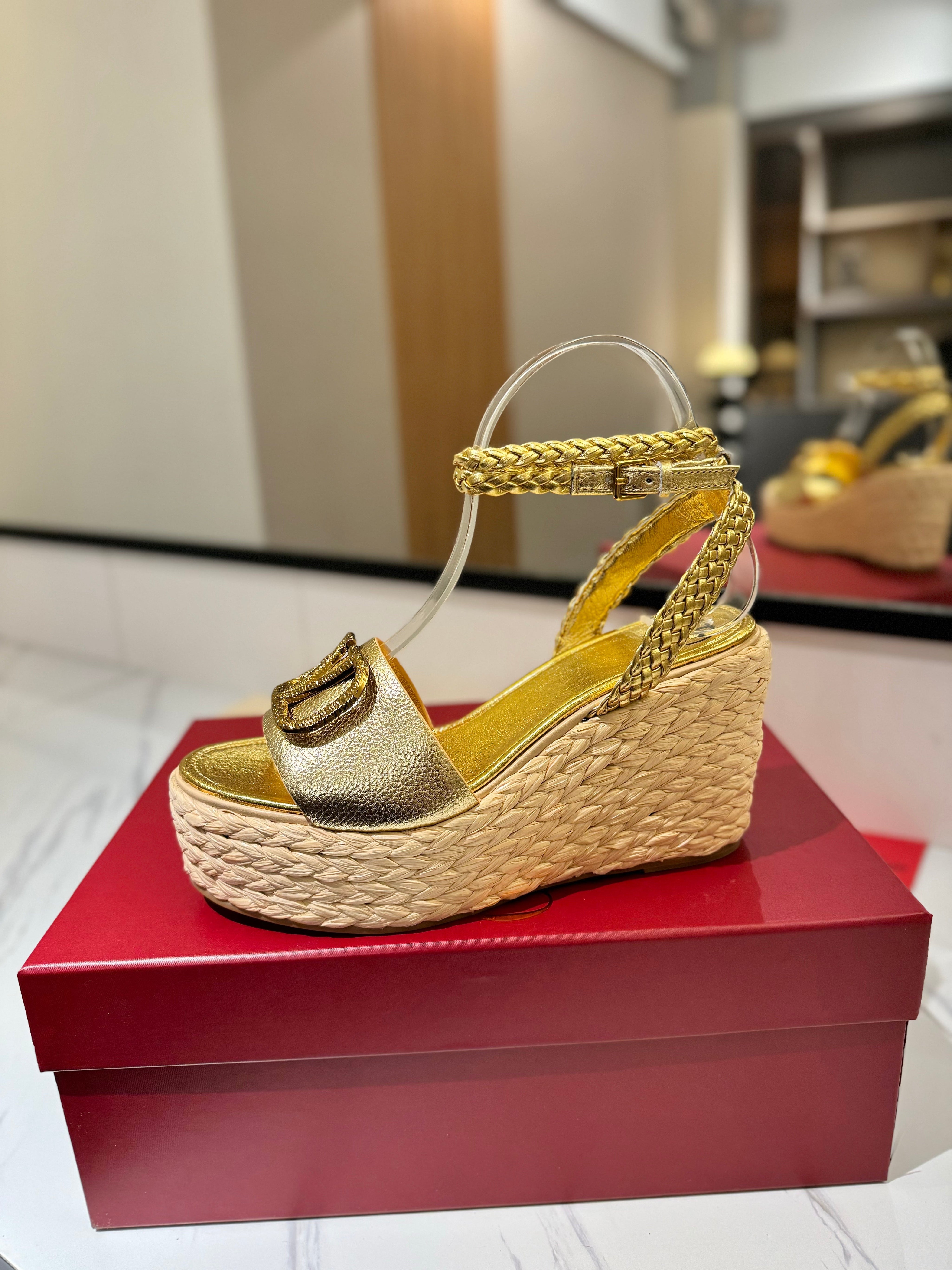 VLTN ESPADRILLE WEDGE SANDALS 25S 90 MM IN GOLD LAMBSKIN STYLE 1