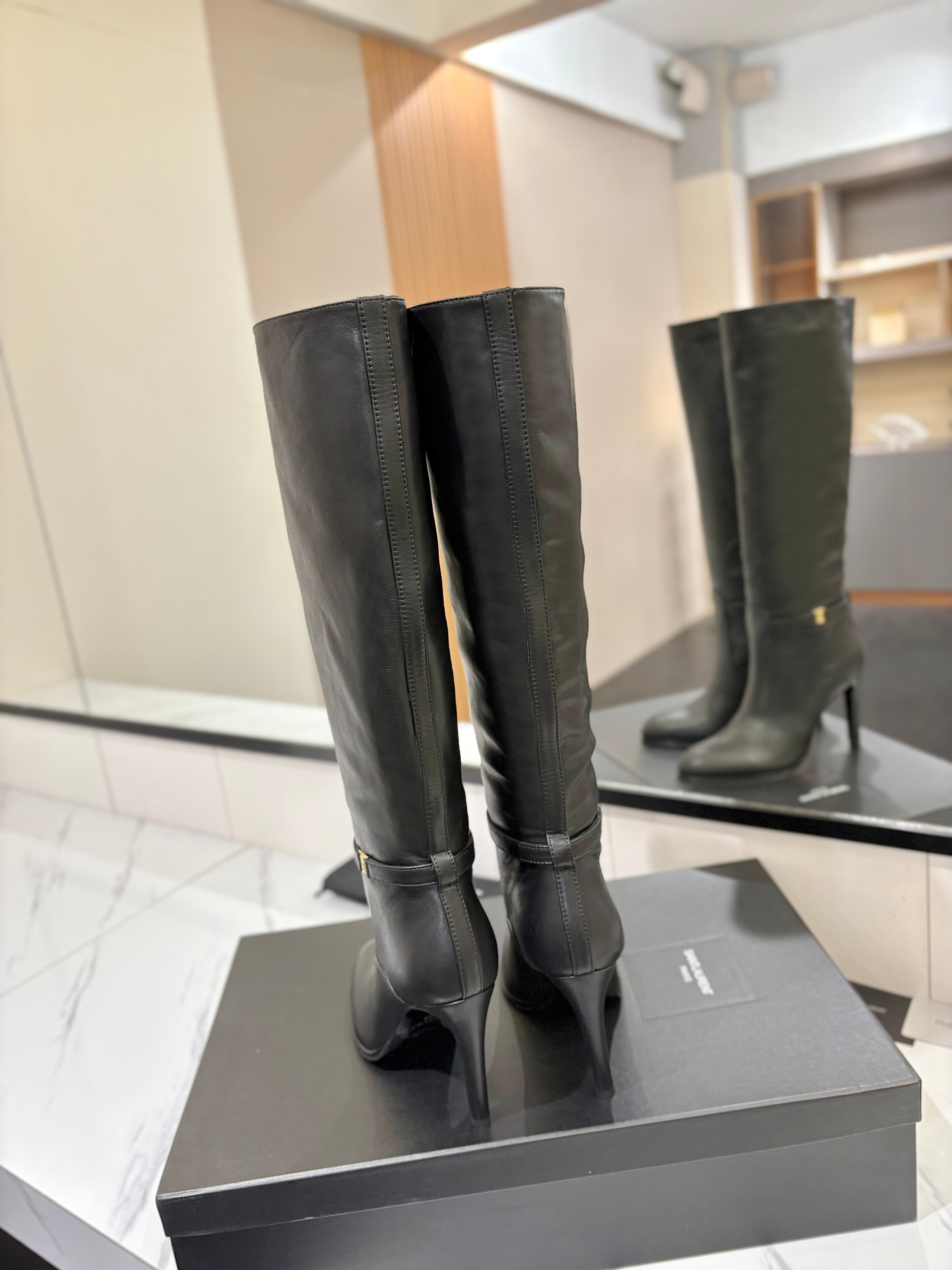YSL 26S KNEE-HIGH BOOTS 95 MM IN BLACK CALFSKIN