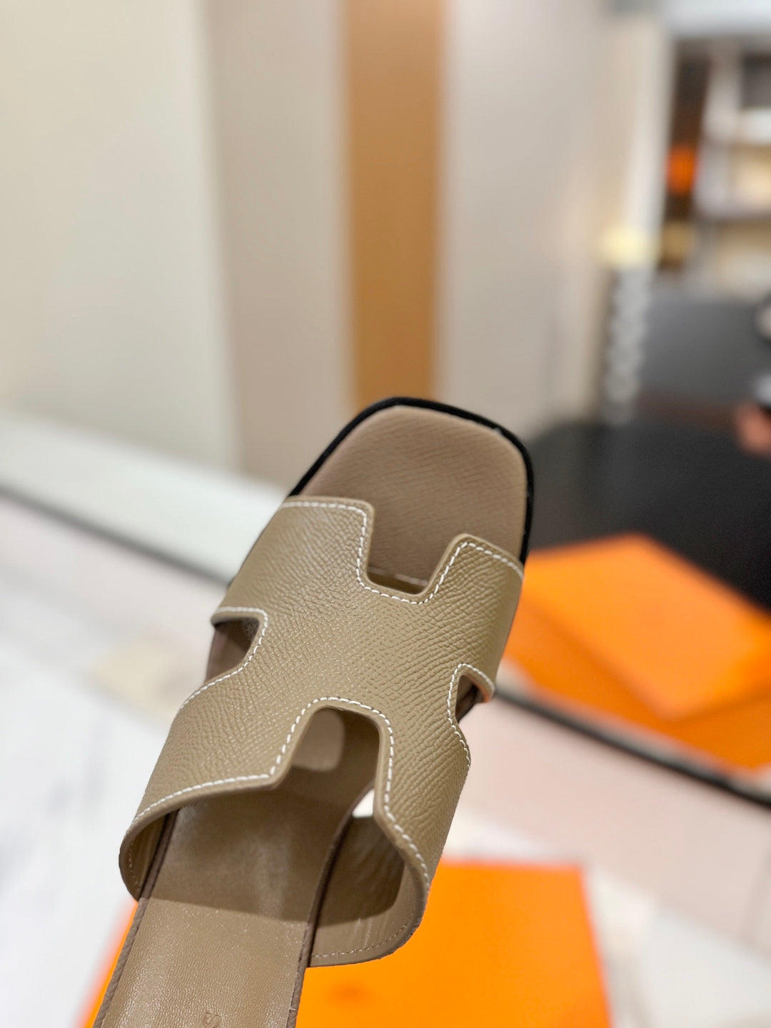 HM 26S HELIA SANDAL 70MM IN OLIVE BROWN EPSOM CALFSKIN