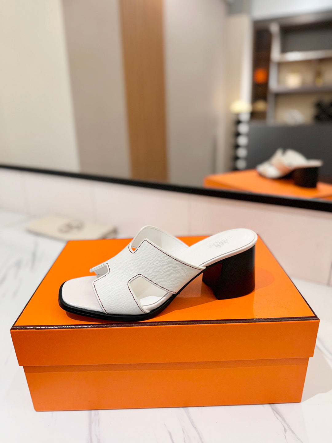 HM 26S HELIA SANDAL 70MM IN WHITE EPSOM CALFSKIN