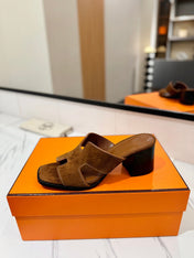 HM 26S HELIA SANDAL 70MM IN CARAMEL BROWN SUEDE