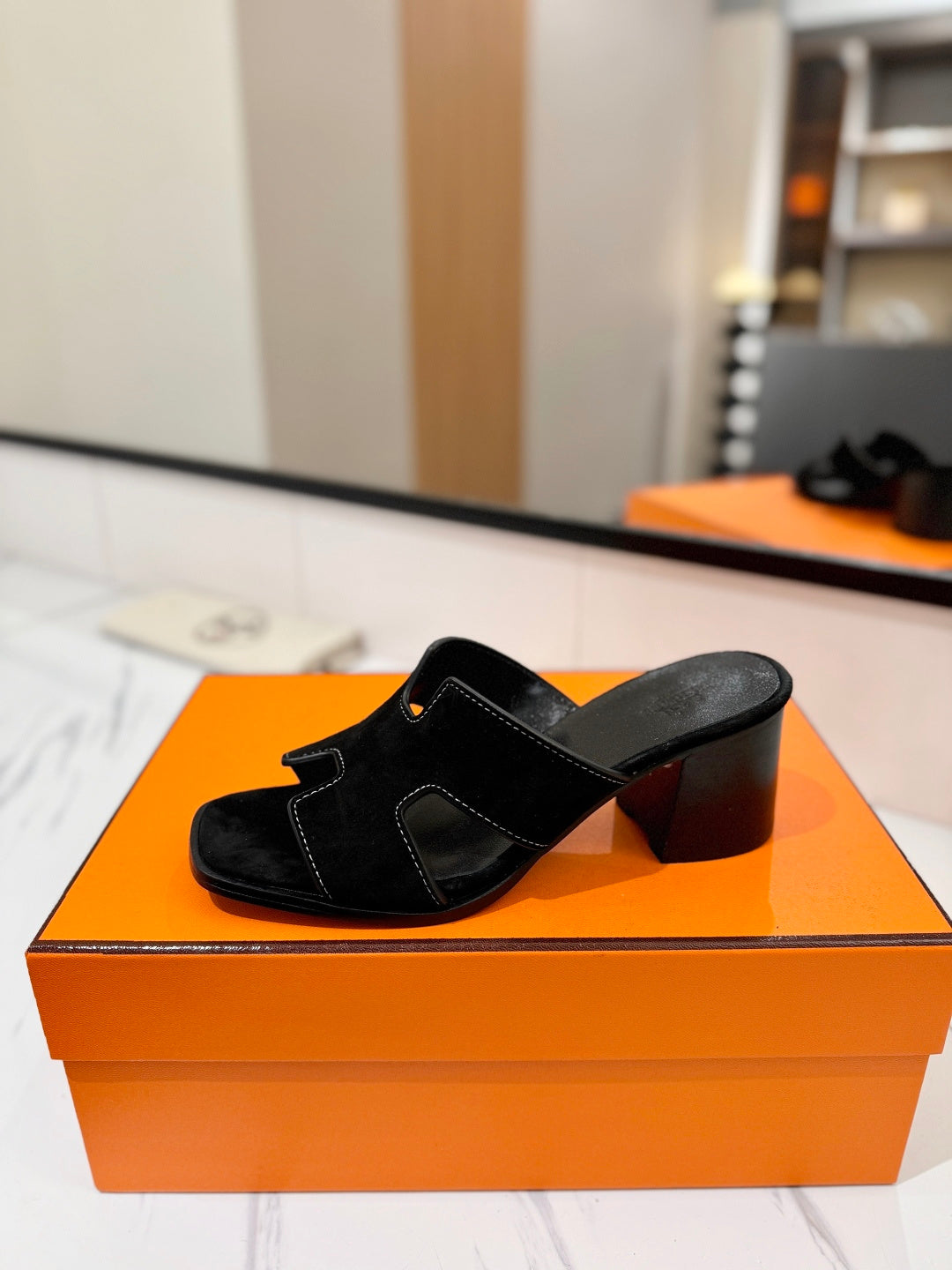 HM 26S HELIA SANDAL 70MM IN BLACK SUEDE