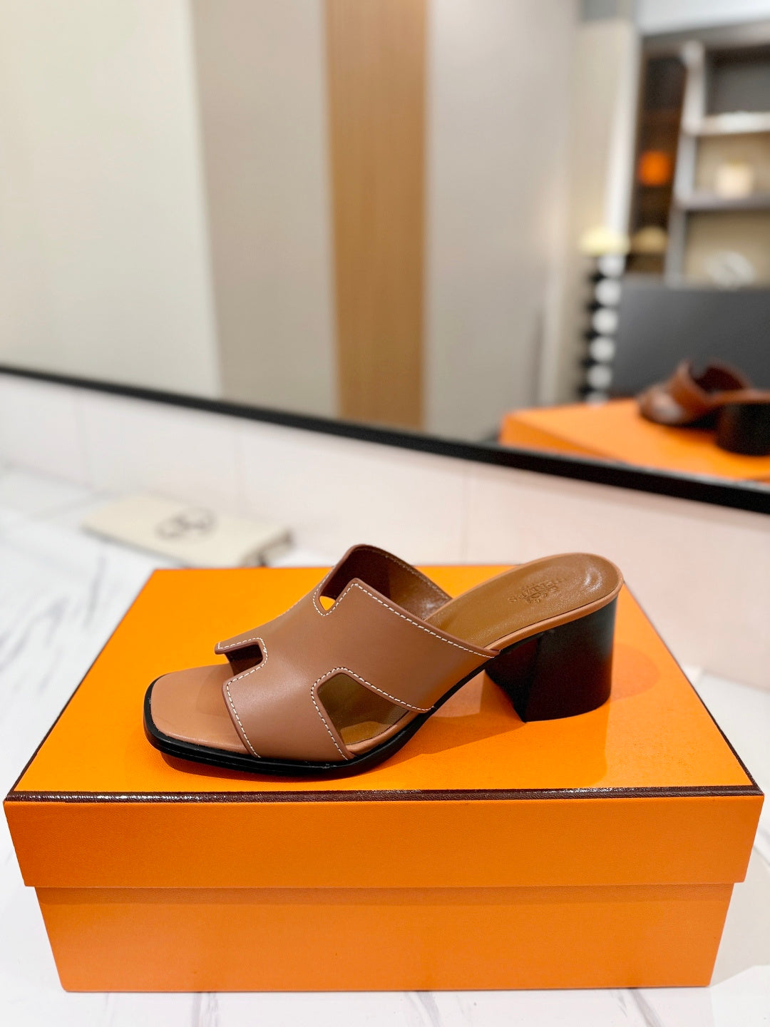 HM 26S HELIA SANDAL 70MM IN CARAMEL BROWN CALFSKIN