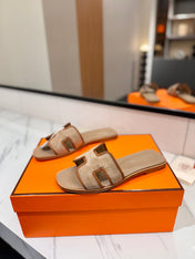 HM 26S ORAN SANDALS IN LIGHT BROWN SUEDE WITH TAN BOWN BRAIDED TRIM