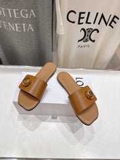 LOEWE 26S PEBBLE SLIDE IN CAMEL BROWN CALFSKIN GOLD HARDWARE