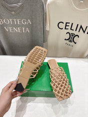 BOTTEGA VENETA 26S WOVEN MULES IN BEIGE LAMBSKIN