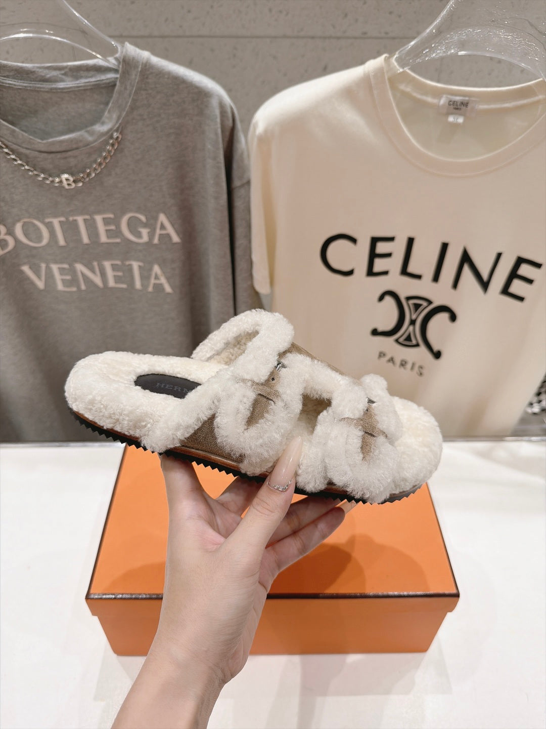 HM 26S CHYPRE SANDALS IN GREYISH BEIGE SUEDE AND CREAM WHITE WOOL