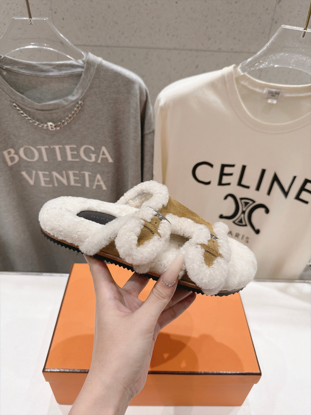 HM 26S CHYPRE SANDALS IN KHAKI SUEDE AND CREAM WHITE WOOL