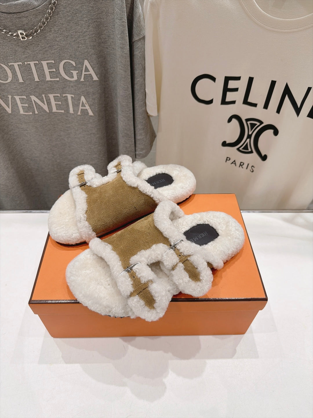 HM 26S CHYPRE SANDALS IN KHAKI SUEDE AND CREAM WHITE WOOL