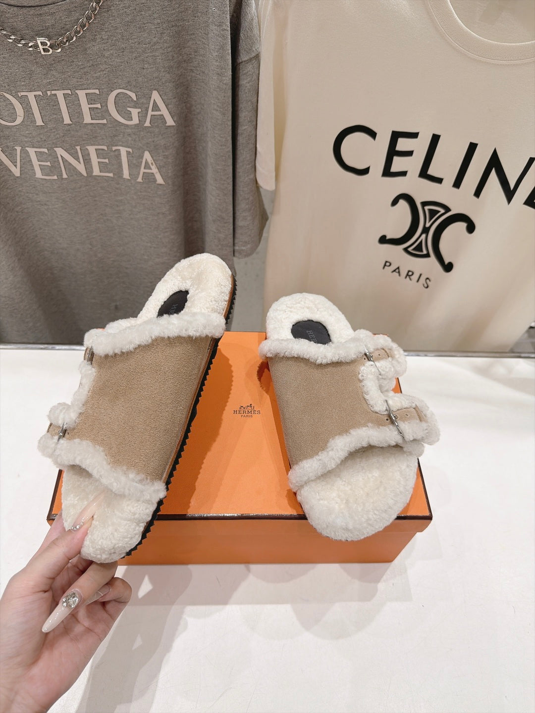 HM 26S CHYPRE SANDALS IN BEIGE SUEDE AND CREAM WHITE WOOL