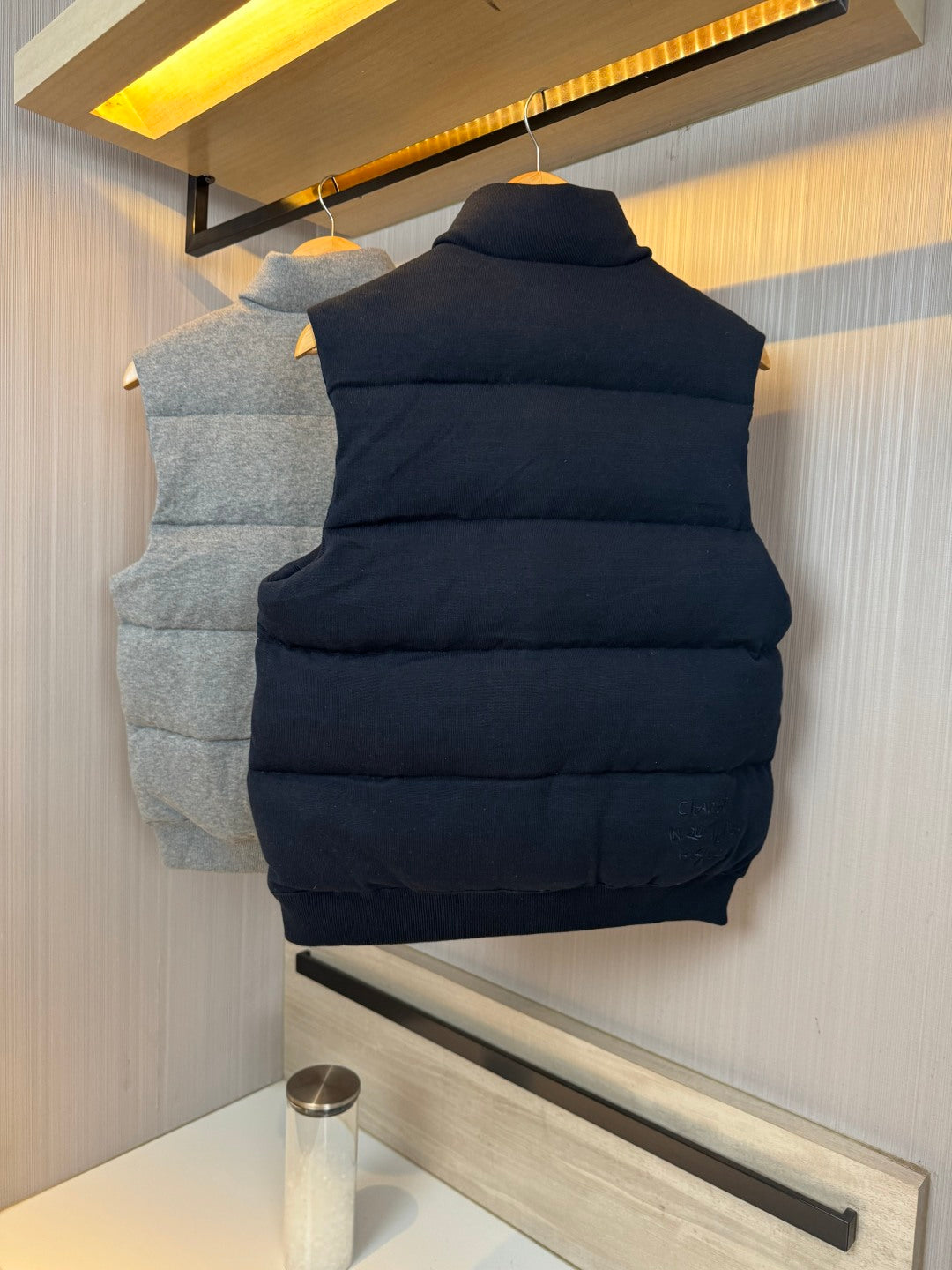 MONCLER 25S DOWN VEST IN GRAY 065