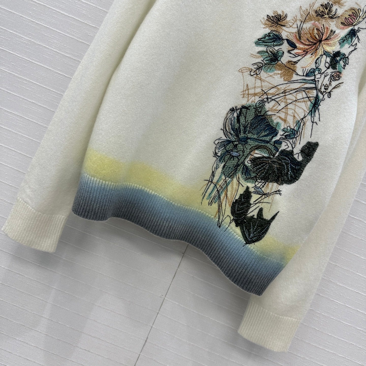DIOR CASHMERE SWEATER WITH FLORAL EMBROIDERY 276200