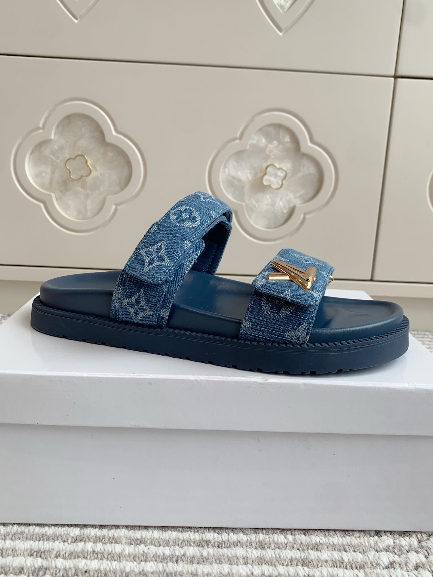 LV TWO-STRAP SANDALS 25S IN BLUE DENIM AND CALFSKIN WITH GOLD HARDWARE