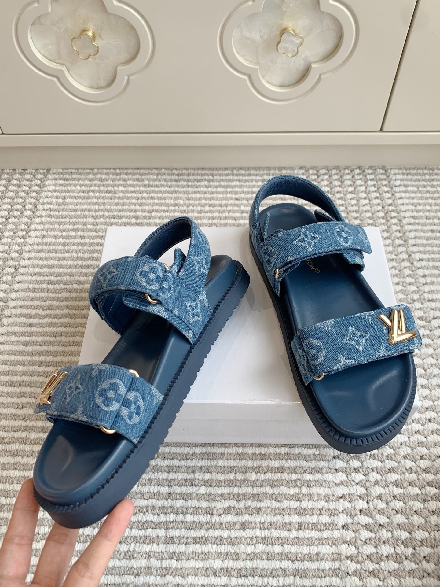 LV SANDALS 25S IN BLUE DENIM AND CALFSKIN WITH GOLD HARDWARE