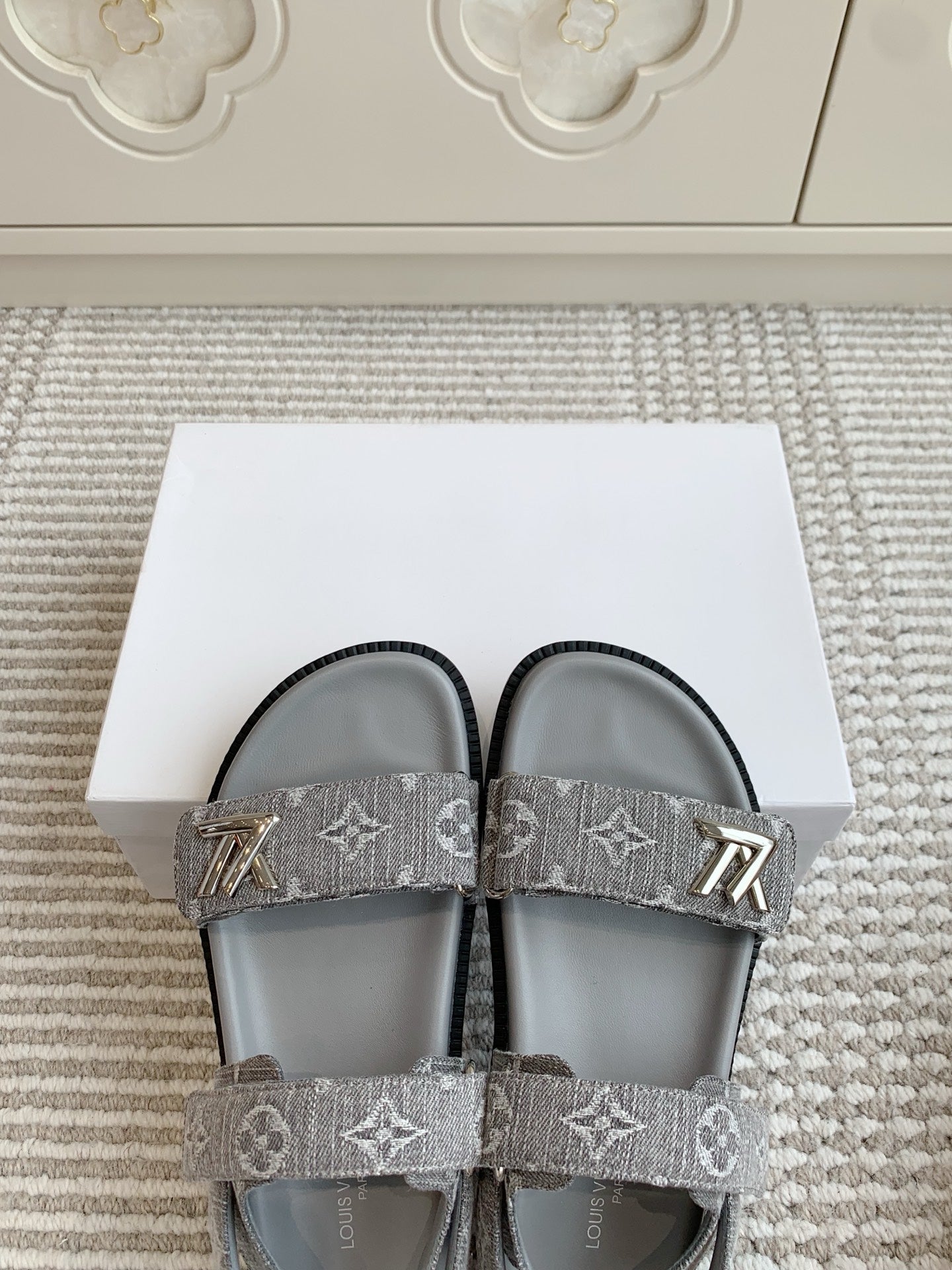LV SANDALS 25S IN GREY DENIM AND CALFSKIN WITH SILVER HARDWARE