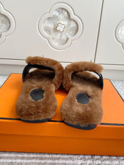 HM 25S GIULIA SANDAL IN BROWN SHEARLING WITH SILVER HARDWARE