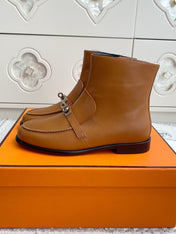 HM 25S KELSY ANKLE BOOT IN BROWN LAMBSKIN WITH SILVER HARDWARE