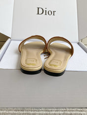 DIOR 26S D-BADGE FLAT SLIDE SANDALS IN BEIGE RAFFIA AND BROWN CALFSKIN