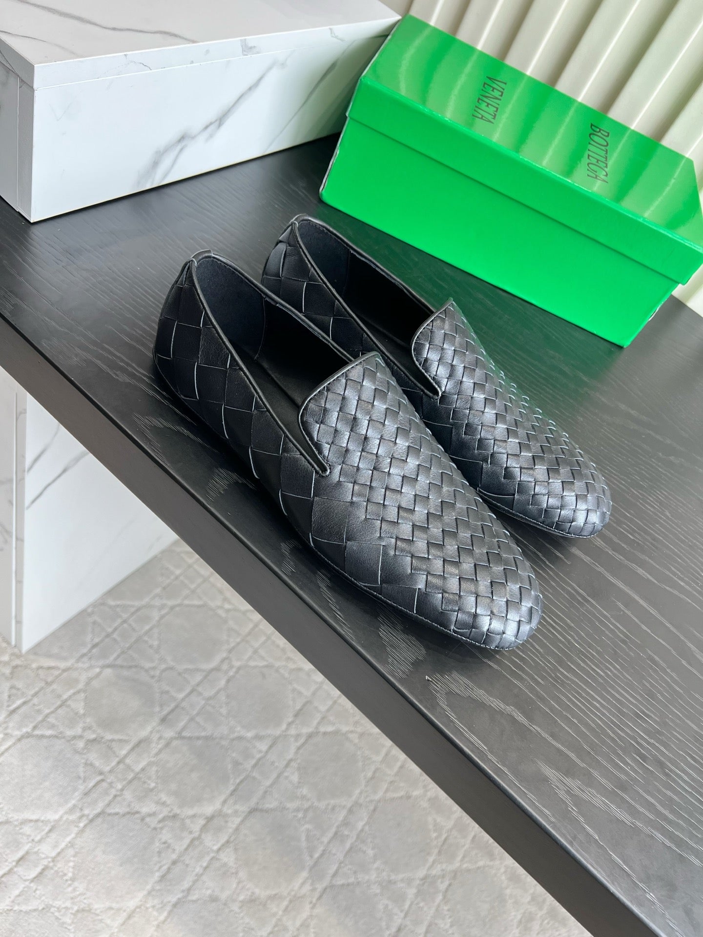 BOTTEGA VENETA 26S FLAT MULES IN BLACK WOVEN LAMBSKIN