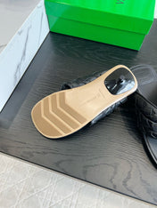 BOTTEGA VENETA 26S HIGH-HEEL THONG SANDALS 50 MM IN BLACK LAMBSKIN