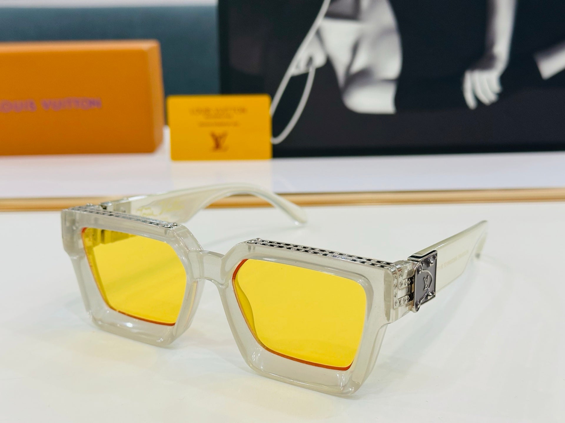 RECTANGLE SUNGLASSES 574800 IN ACETATE
