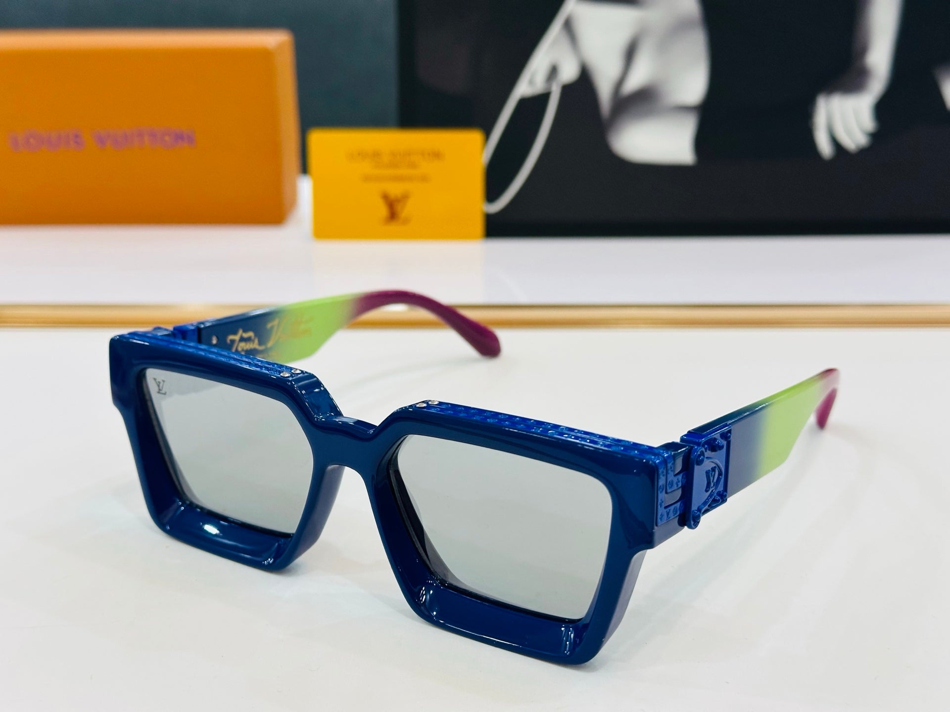 RECTANGLE SUNGLASSES 574802 IN ACETATE