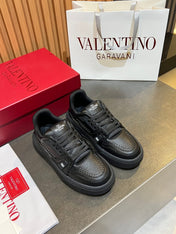VALENTINO 26S ONESTUD SNEAKERS IN BLACK CALFSKIN