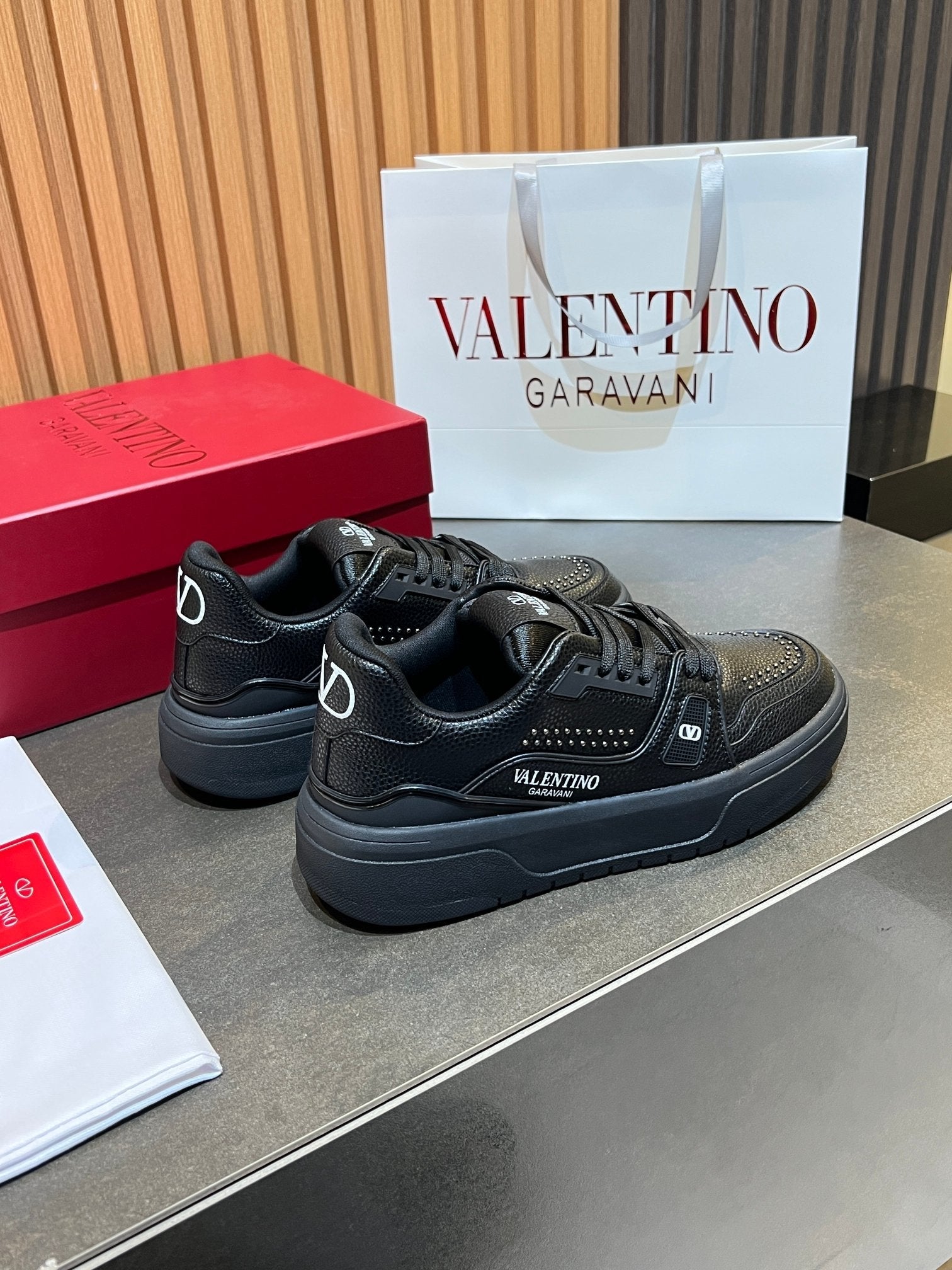 VALENTINO 26S ONESTUD SNEAKERS IN BLACK CALFSKIN
