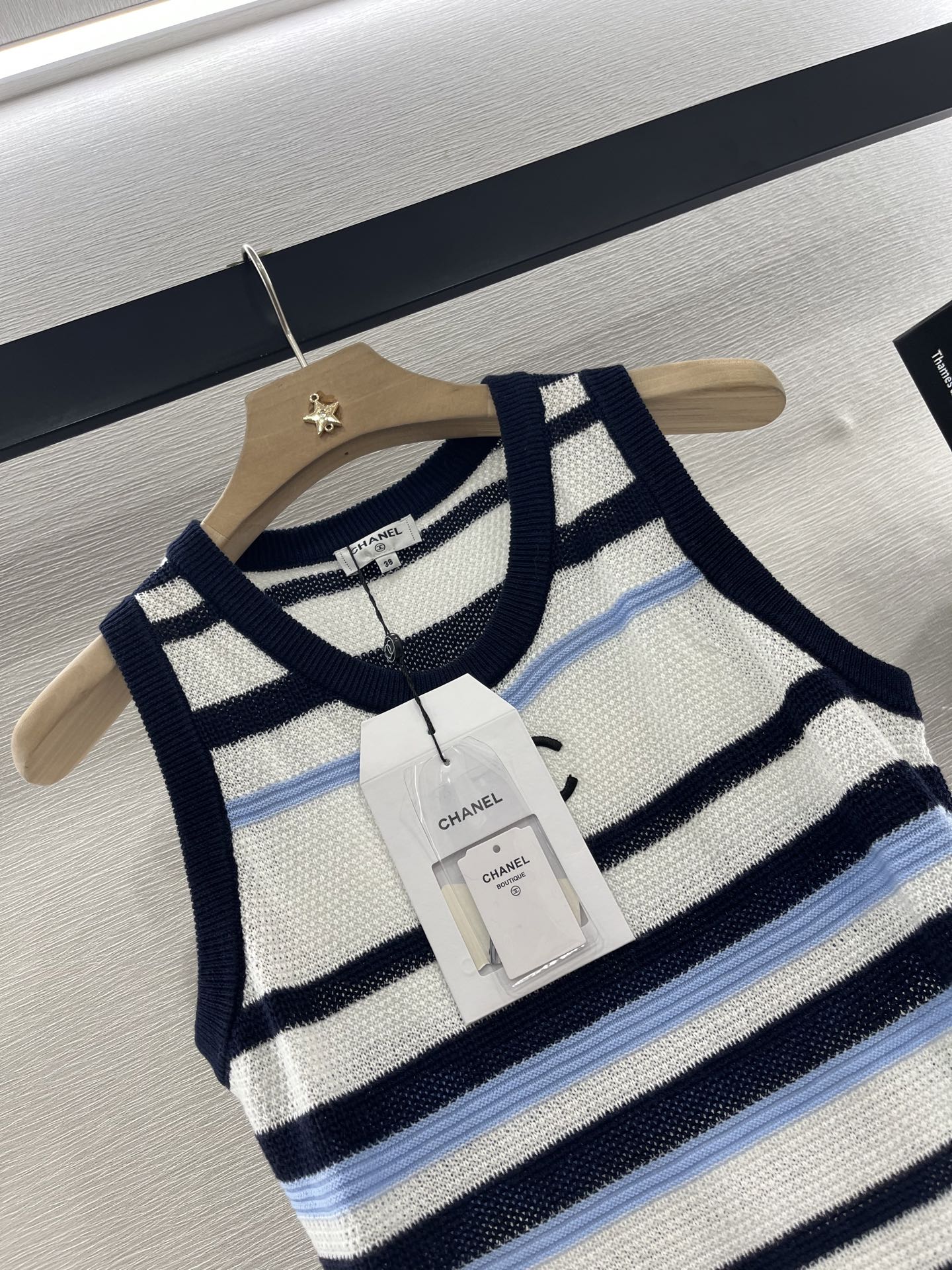 CHANEL STRIPED SLEEVELESS KNIT TOP 263401