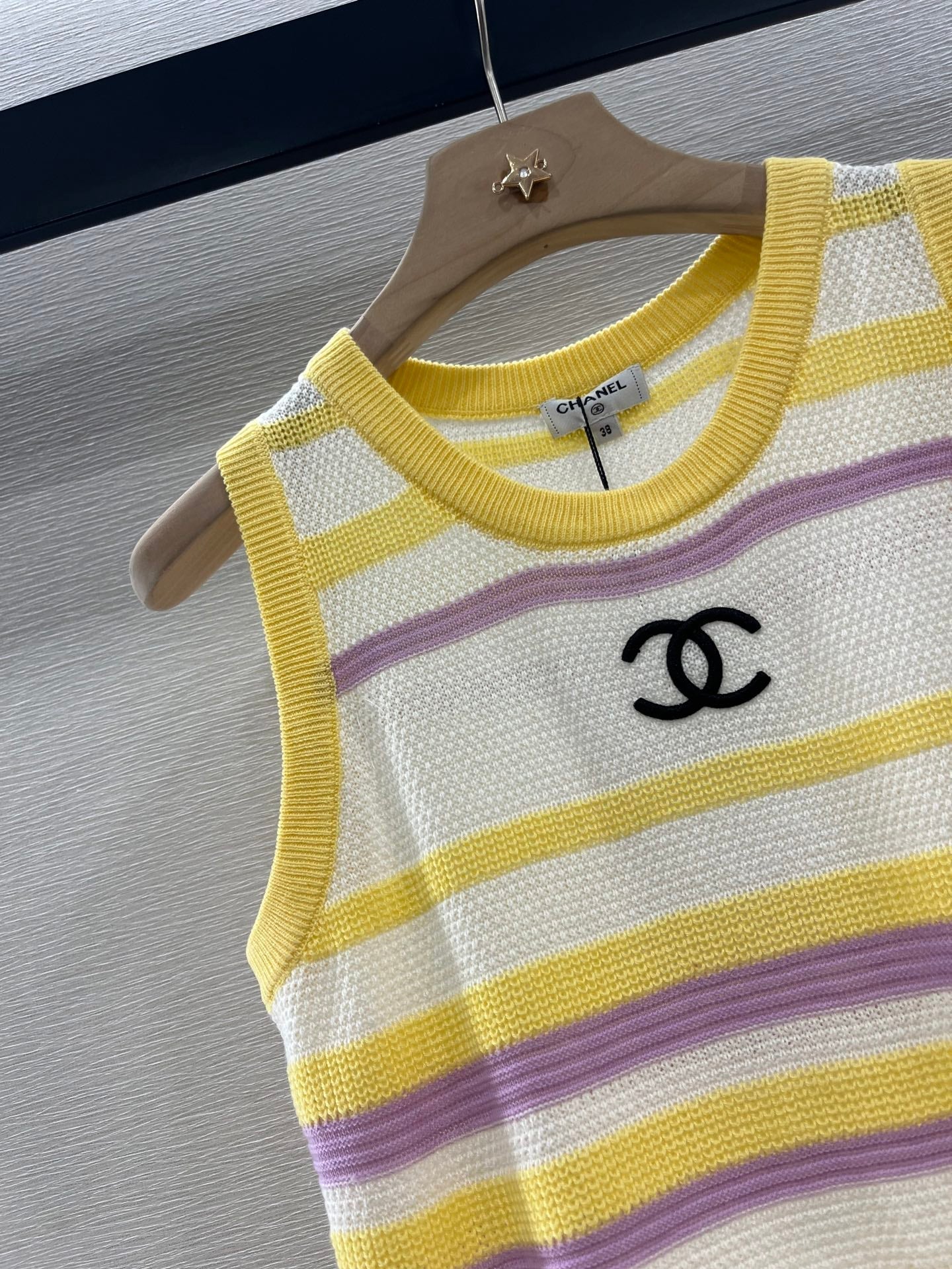 CHANEL STRIPED SLEEVELESS KNIT TOP 263403
