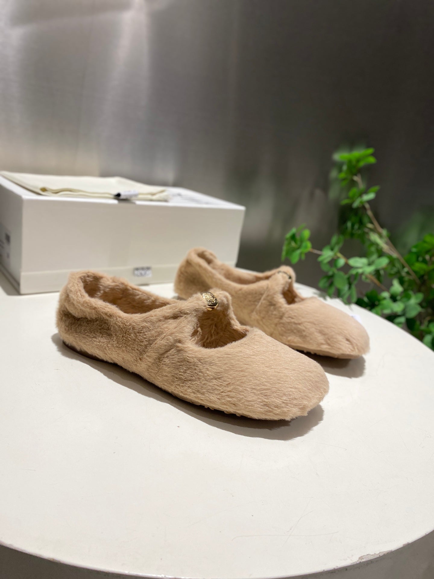 LOEWE 26S BALLET FLATS IN BEIGE SHEARLING