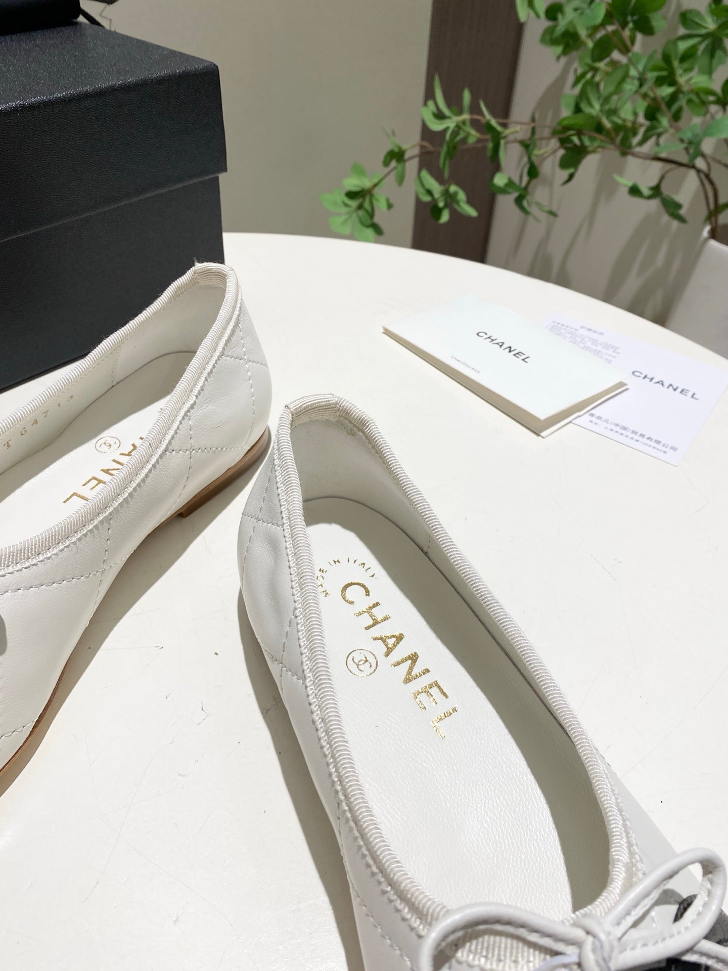 CHANEL 26S FLATS IN WHITE LAMBSKIN WITH BOW
