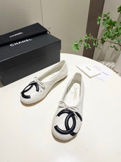 CHANEL 26S FLATS IN WHITE LAMBSKIN WITH BOW