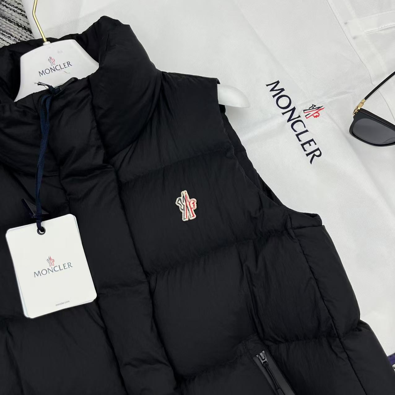 MONCLER 25S PUFFER VEST 290