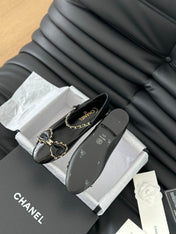 CC BALLET FLATS IN BLACK LAMBSKIN WITH GOLD HARDWARE