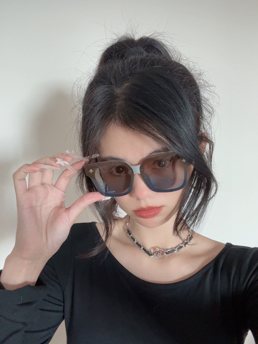 SQUARE SUNGLASSES L2201 IN LIGHT GREY ACETATE