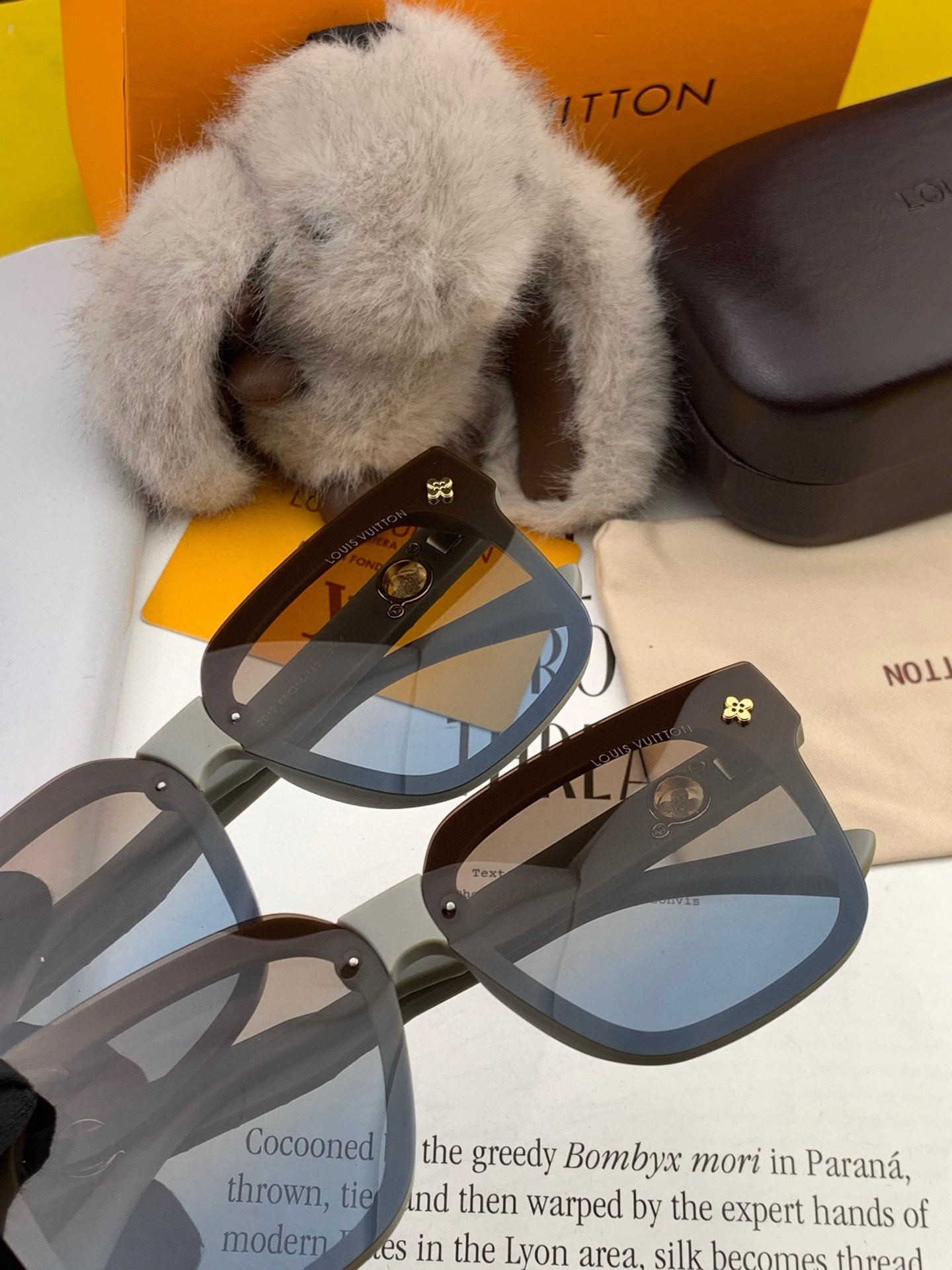 SQUARE SUNGLASSES L2201 IN LIGHT GREY ACETATE