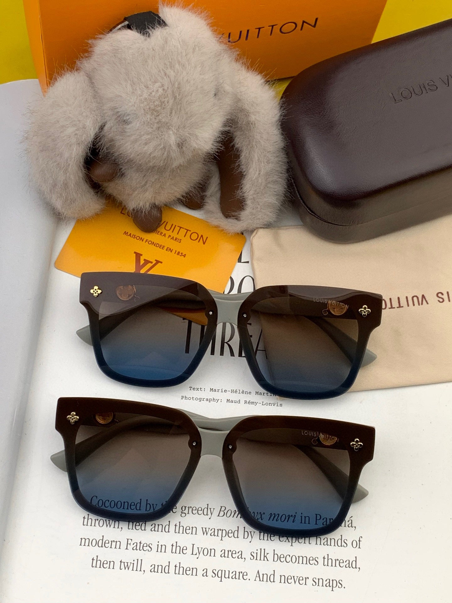 SQUARE SUNGLASSES L2201 IN LIGHT GREY ACETATE