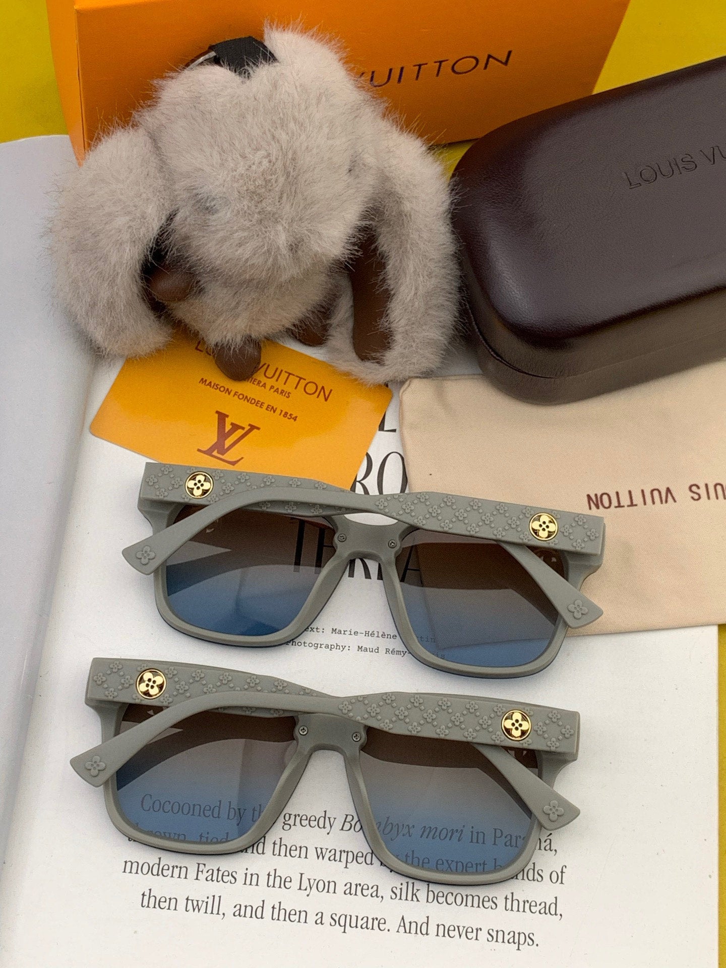 SQUARE SUNGLASSES L2201 IN LIGHT GREY ACETATE