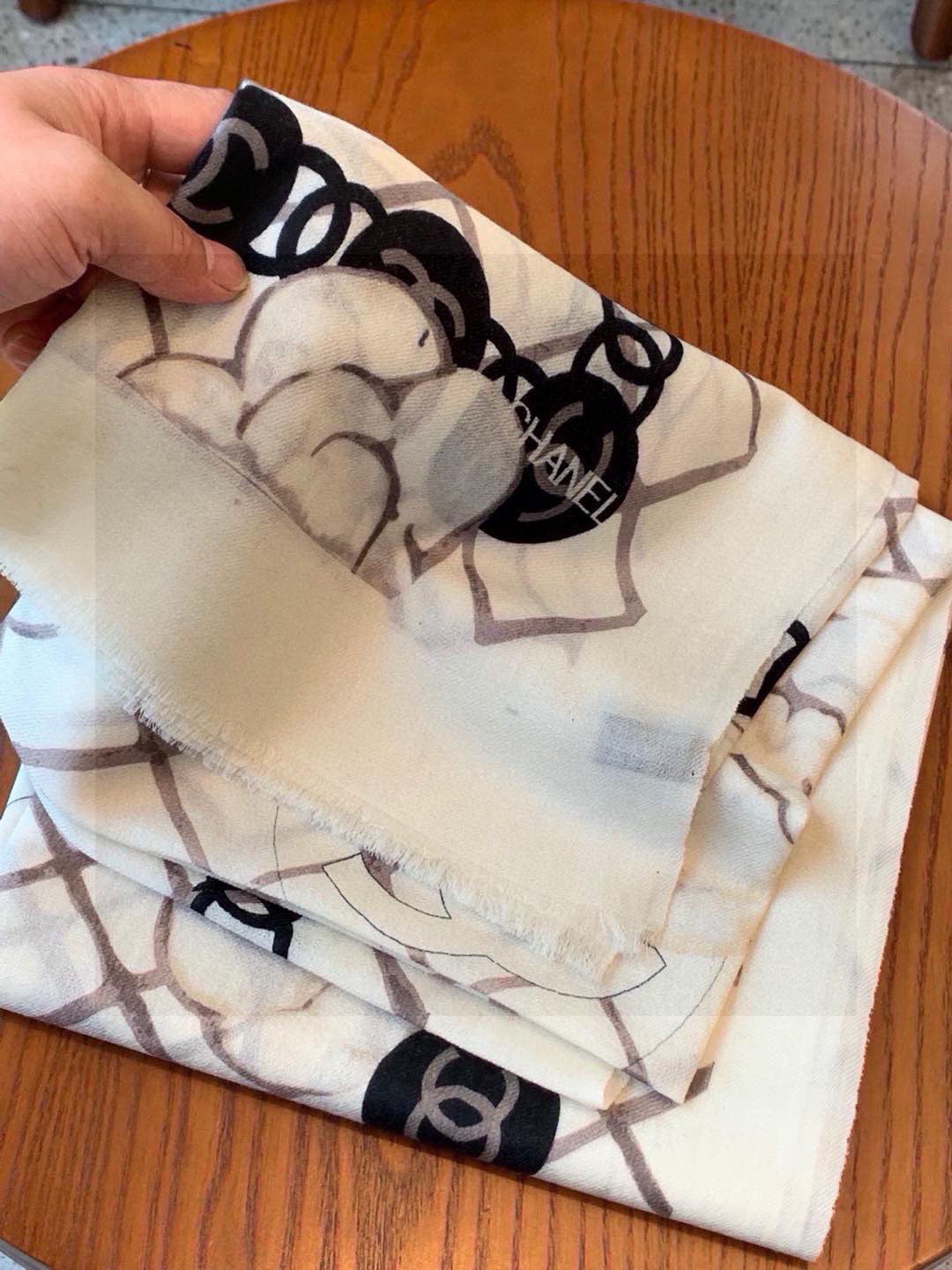 HERMES 25S SCARF 200 IN SILK 724722