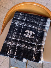 CHANEL 25S SCARF 200 IN CASHMERE 732052
