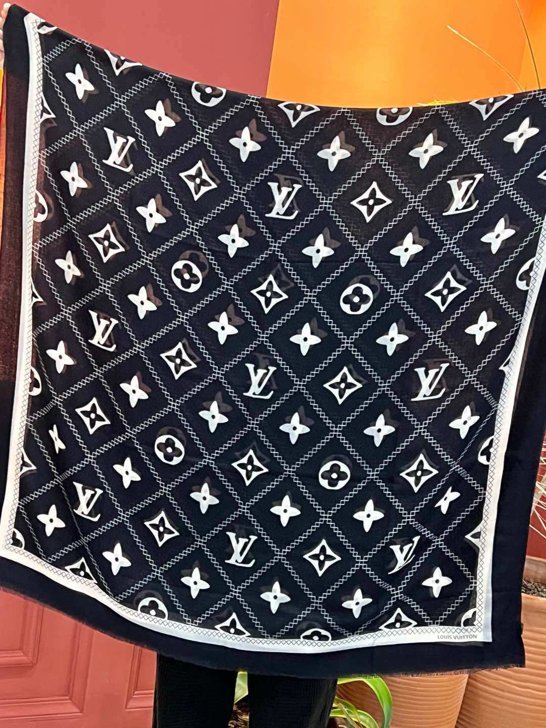 LV SCARF 200 CM IN CASHMERE 738534