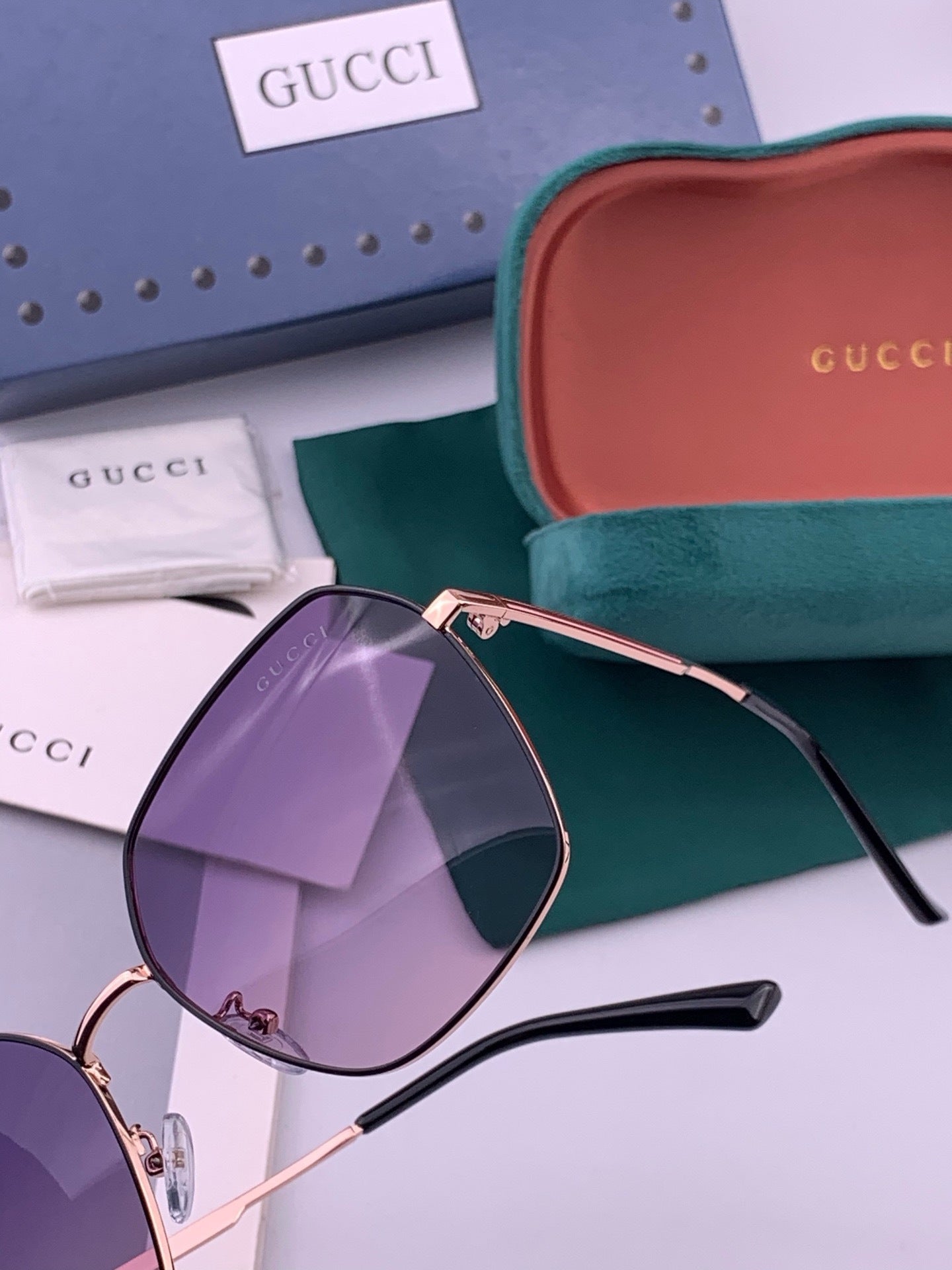 GUCCI 26S SQUARE FRAME IN METAL 422498