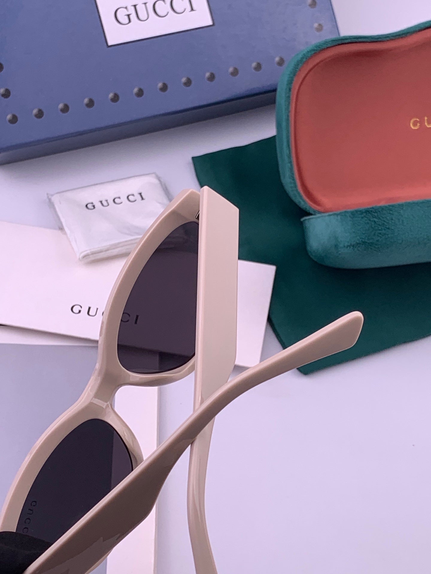 GUCCI 26S CAT EYE FRAME IN ACETATE 424693