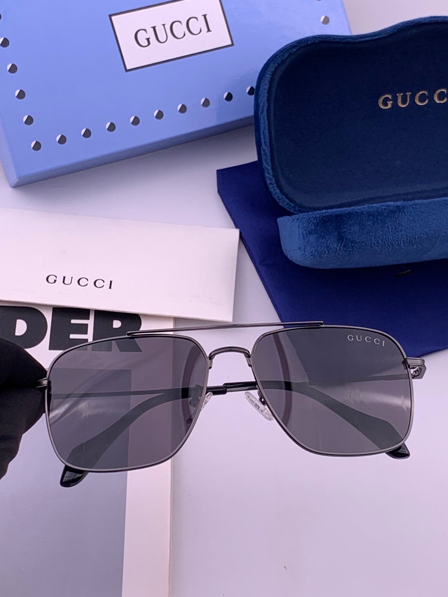 GUCCI 26S RECTANGULAR FRAME IN METAL 424708